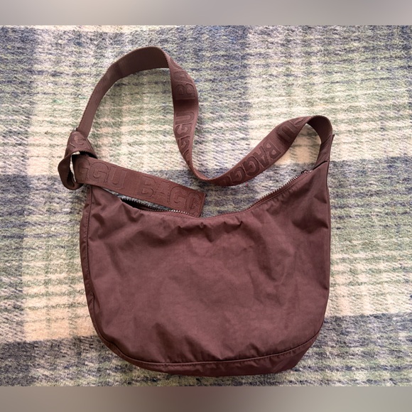BAGGU Chocolate Plum Medium Crescent Bag - Picture 2 of 5